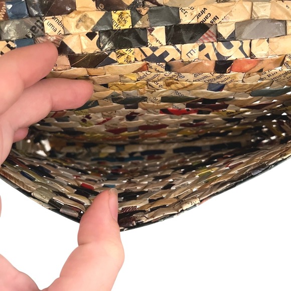 Handwoven Recycled Magazine Newspaper Clutch Crossbody Bag - Picture 4 of 9